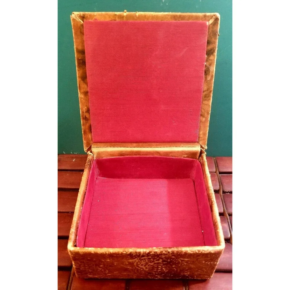 Vintage Egyptian Pharaoh Tutankhamun & Wife Jewelry Trinket Box